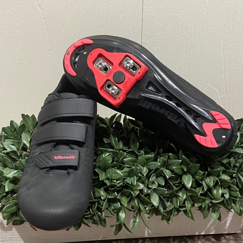 Vibrelli Womens Peloton Cycling Shoes 4 Peloton Size 40 NWT